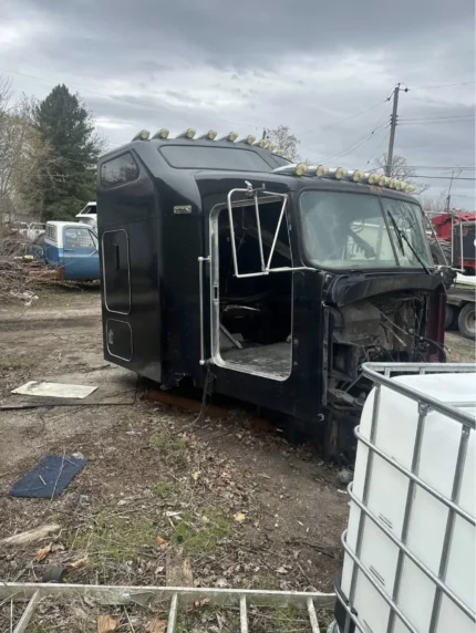 Kenworth W 900 cab and sleeper