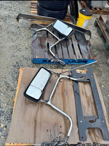 Peterbilt cab mounted mirrors